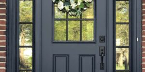 Як правильно підібрати двері для будинку: рекомендації щодо вибору матеріалу, дизайну та функціональності
